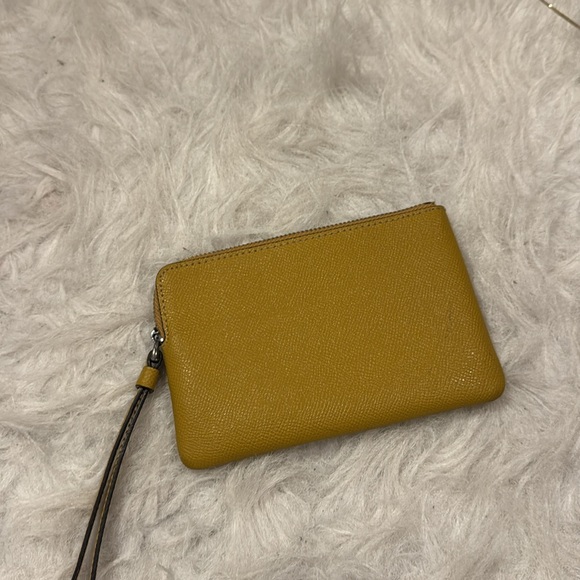 Coach Mustard Wristlet pre-owned. - Picture 2 of 4